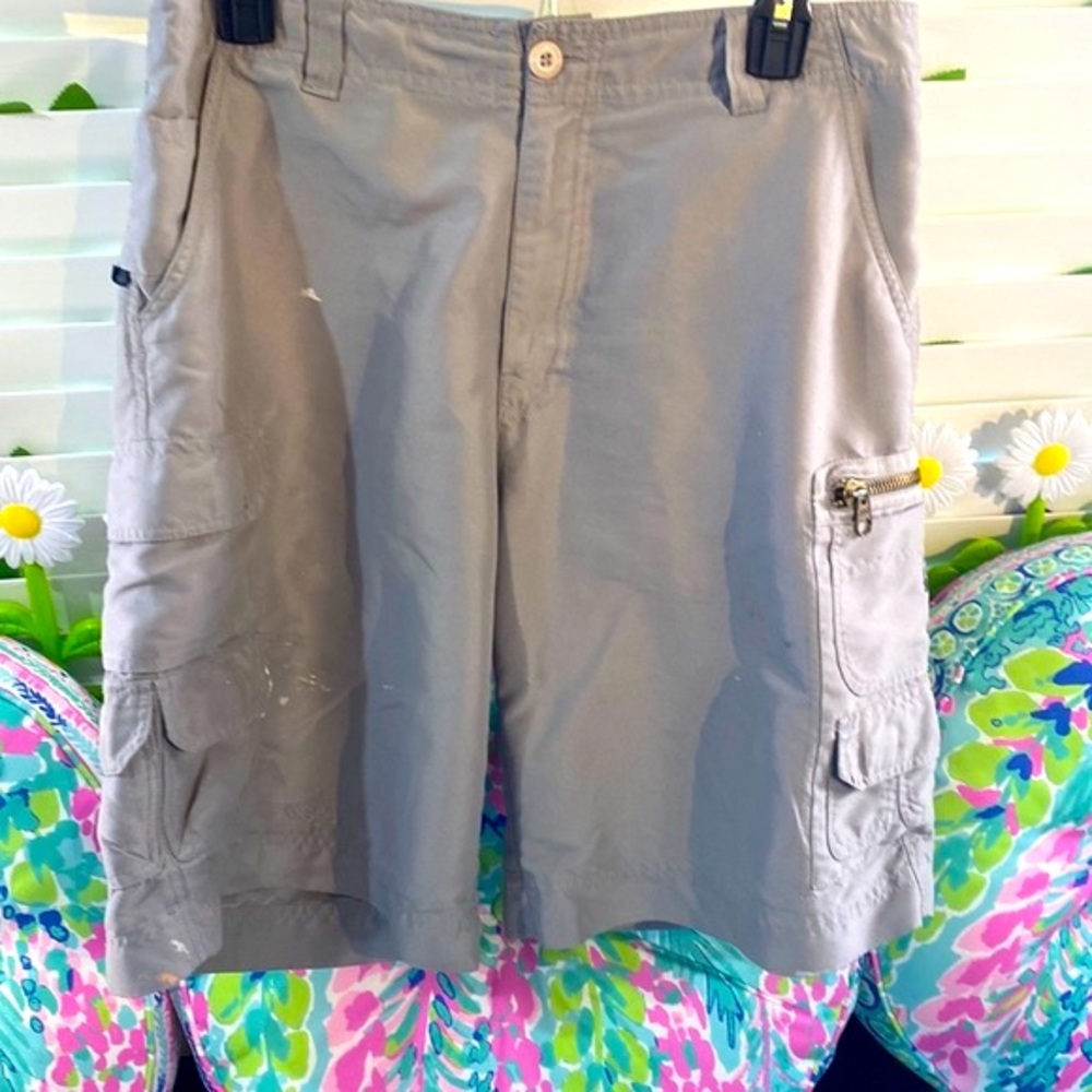 Gotcha gray cargo shorts 🎁